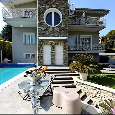BELLAVISTA EXCLUSIVE B&B in zona centrale con piscina riscaldata-Jacuzzi vista lago LA COLAZIONE viene servita in una pasticceria rinomata ed esclusiva esterna alla struttura-3